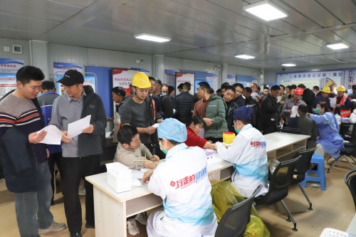 一份“健康关怀”进工地,满格“奋战状态”迎复工